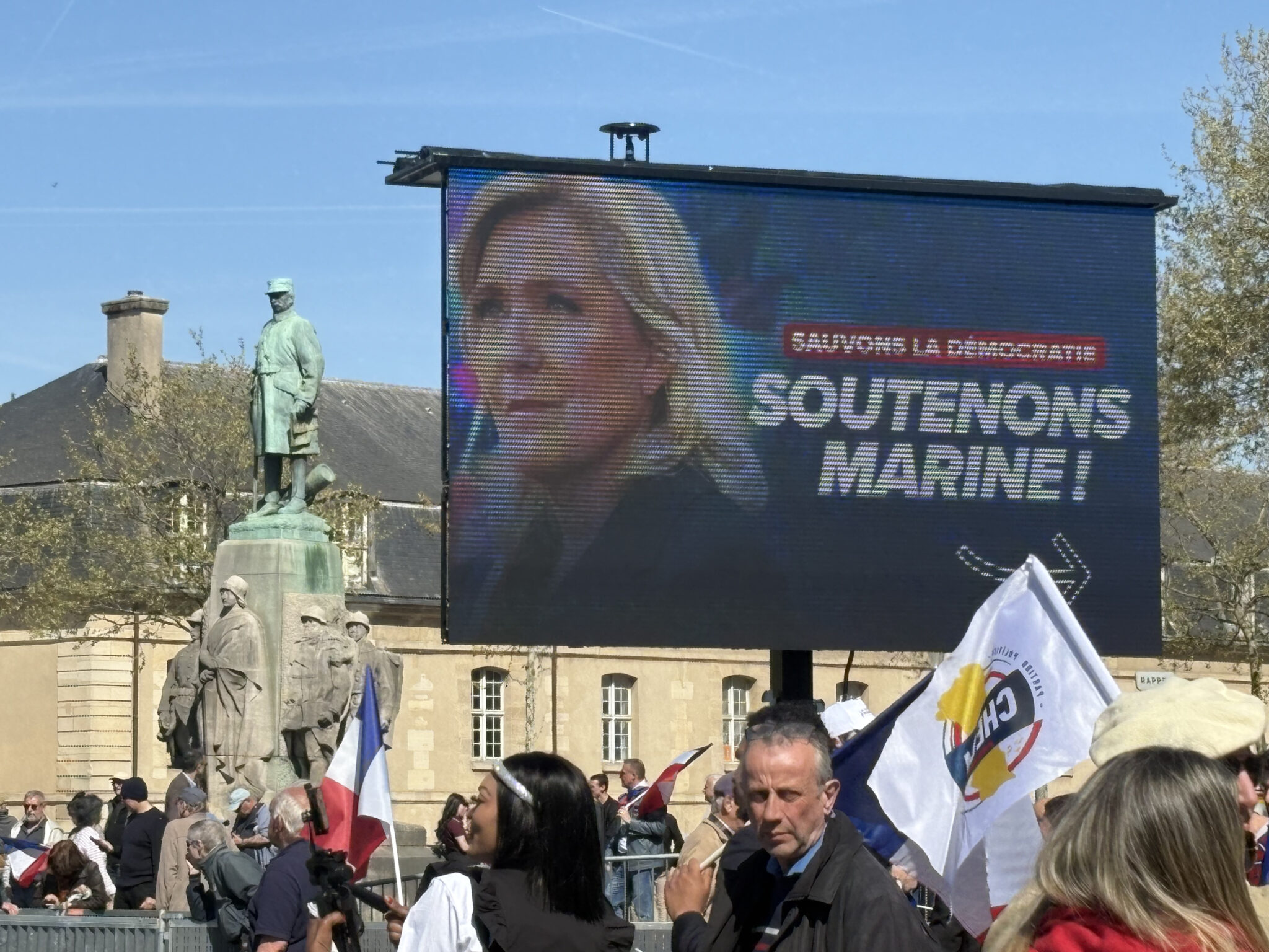 Affiche "Soutenons Marine"